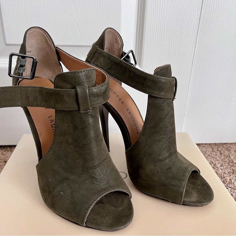 Chinese Laundry Olive Green Heels Elegant Design
